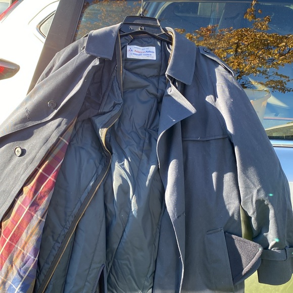 Woman’s size 12 authentic American Airlines trench/raincoat. Fully lined - Picture 4 of 5